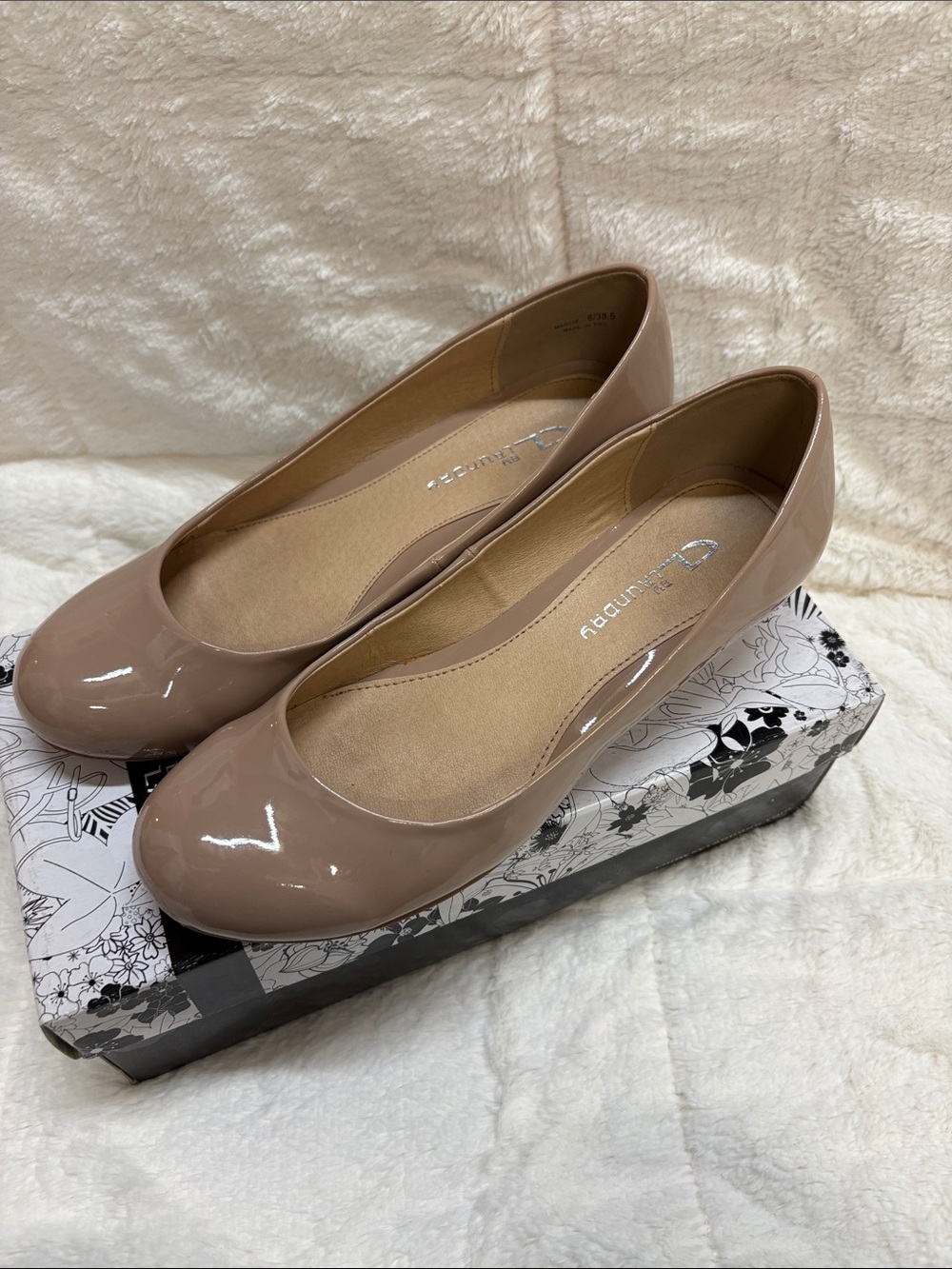 CL By Laundry Nude Patent "Marcie" Wedge Shoes - Size 8